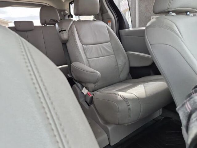 2017 Toyota Sienna in Wadena, MN 56482 - 18120448 22