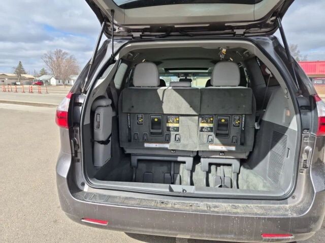 2017 Toyota Sienna in Wadena, MN 56482 - 18120448 38