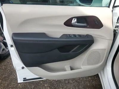 2018 Chrysler Pacifica in Wadena, MN 56482 - 18120453 12