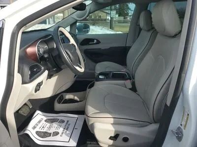 2018 Chrysler Pacifica in Wadena, MN 56482 - 18120453 11