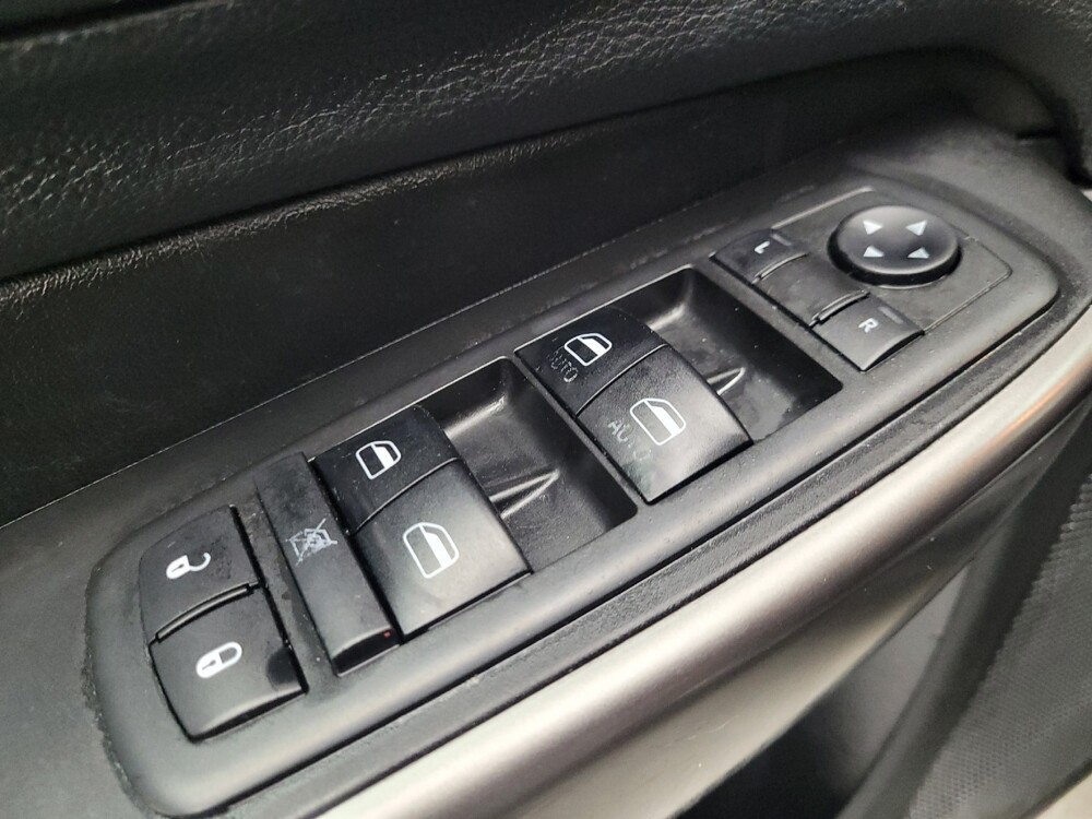 2019 Jeep Cherokee in Memphis, TN 38115 - 18120567 27