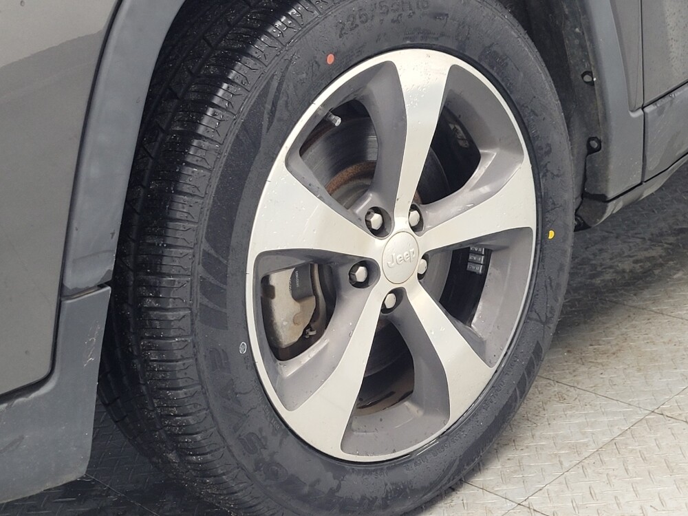 2019 Jeep Cherokee in Memphis, TN 38115 - 18120567 31