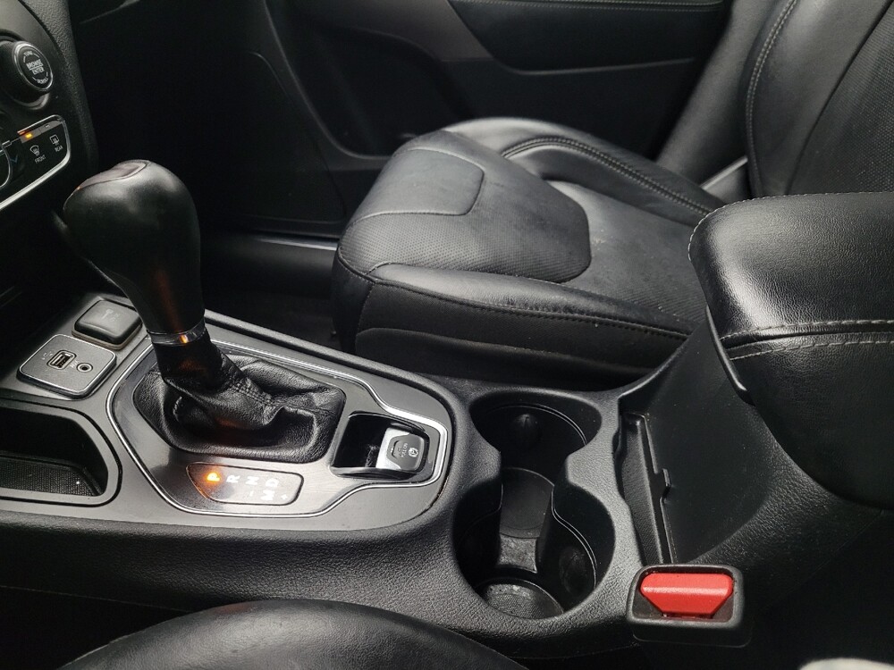 2019 Jeep Cherokee in Memphis, TN 38115 - 18120567 26