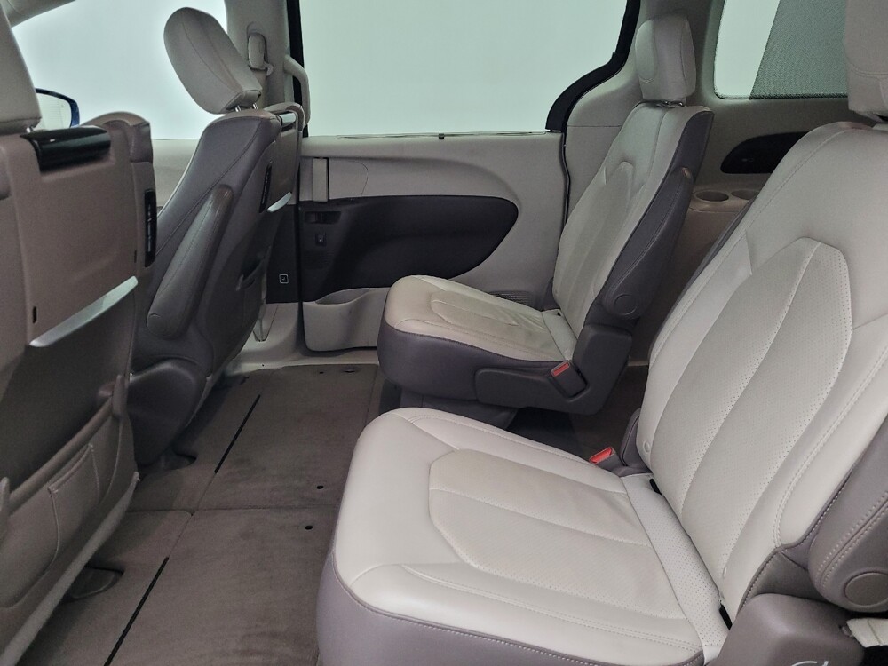 2017 Chrysler Pacifica in Orlando, FL 32808 - 18120576 18