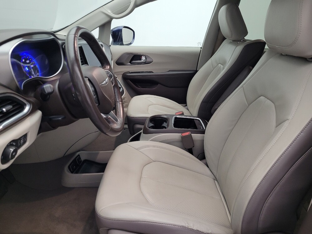 2017 Chrysler Pacifica in Orlando, FL 32808 - 18120576 17