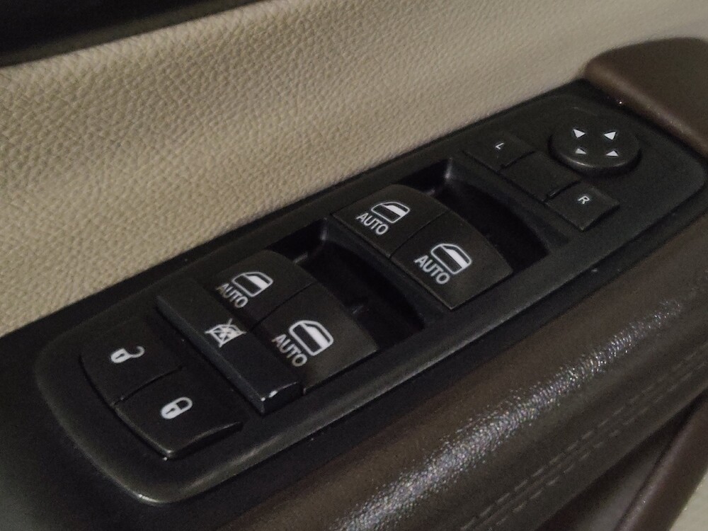 2017 Chrysler Pacifica in Orlando, FL 32808 - 18120576 27