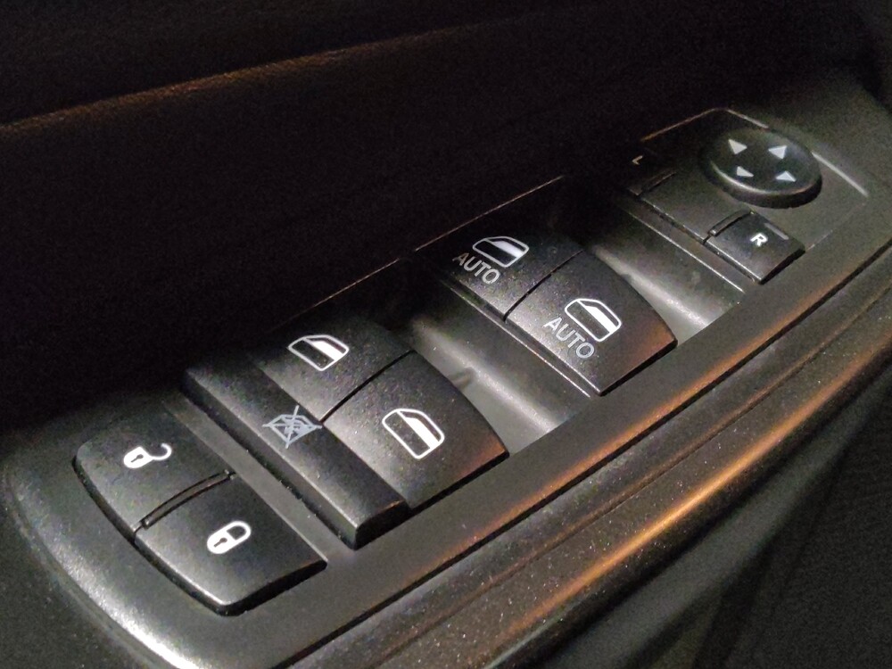 2019 Jeep Cherokee in Kissimmee, FL 34744 - 18120590 27