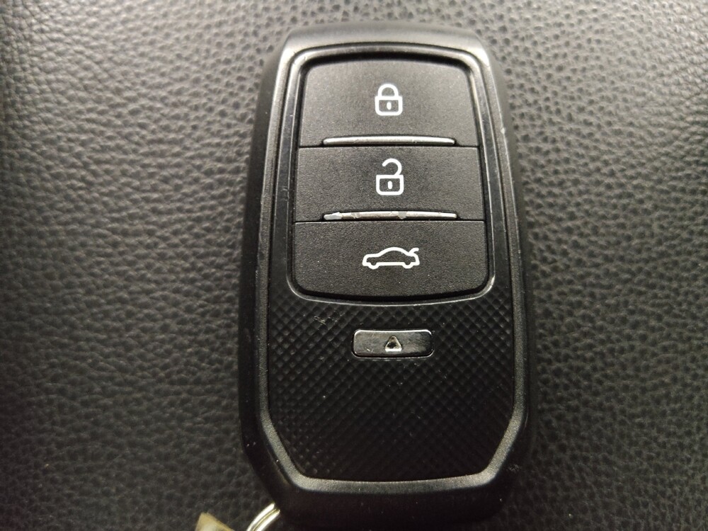 2020 Toyota RAV4 in Albuquerque, NM 87123 - 18120625 32