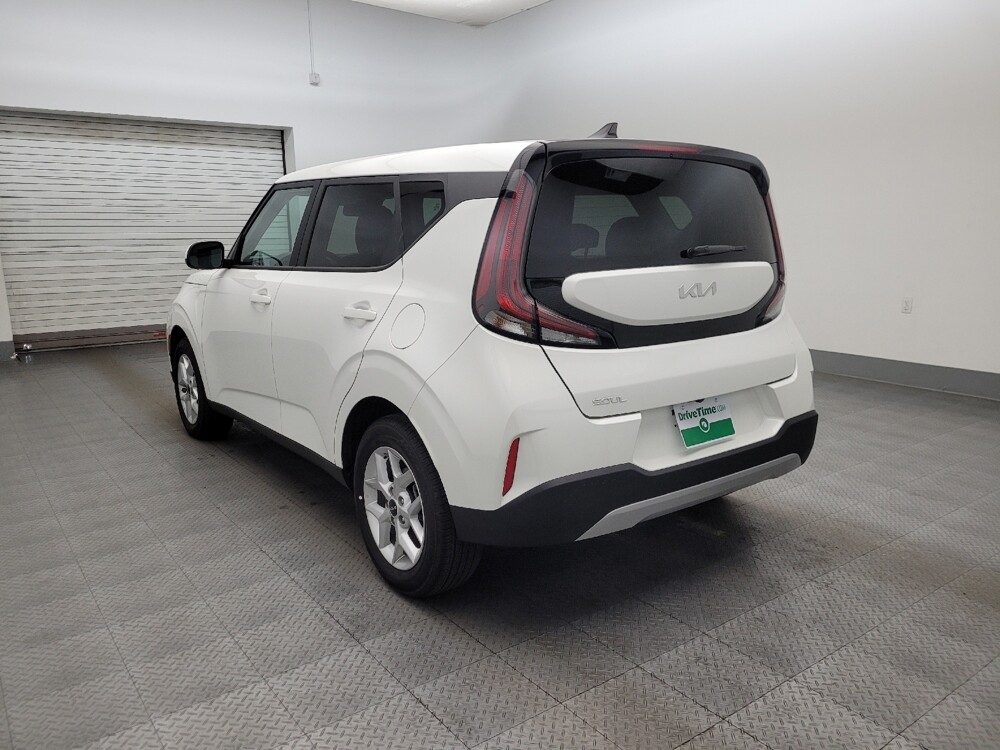 2025 Kia Soul in Tucson, AZ 85705 - 18120632 5