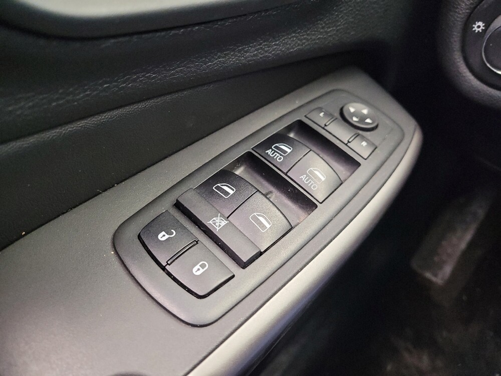 2019 Jeep Cherokee in Toledo, OH 43617 - 18120669 27