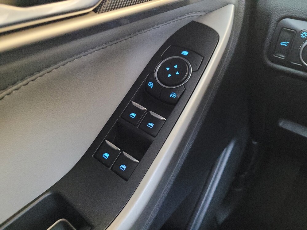 2022 Ford Explorer in Toledo, OH 43617 - 18120672 27