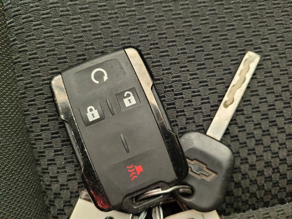 2017 Chevrolet Silverado 1500 in Cincinnati, OH 45255 - 18120674 32