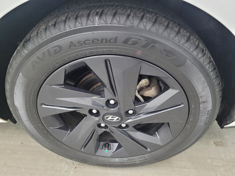 2021 Hyundai Elantra in Maple Heights, OH 44137 - 18120675 31