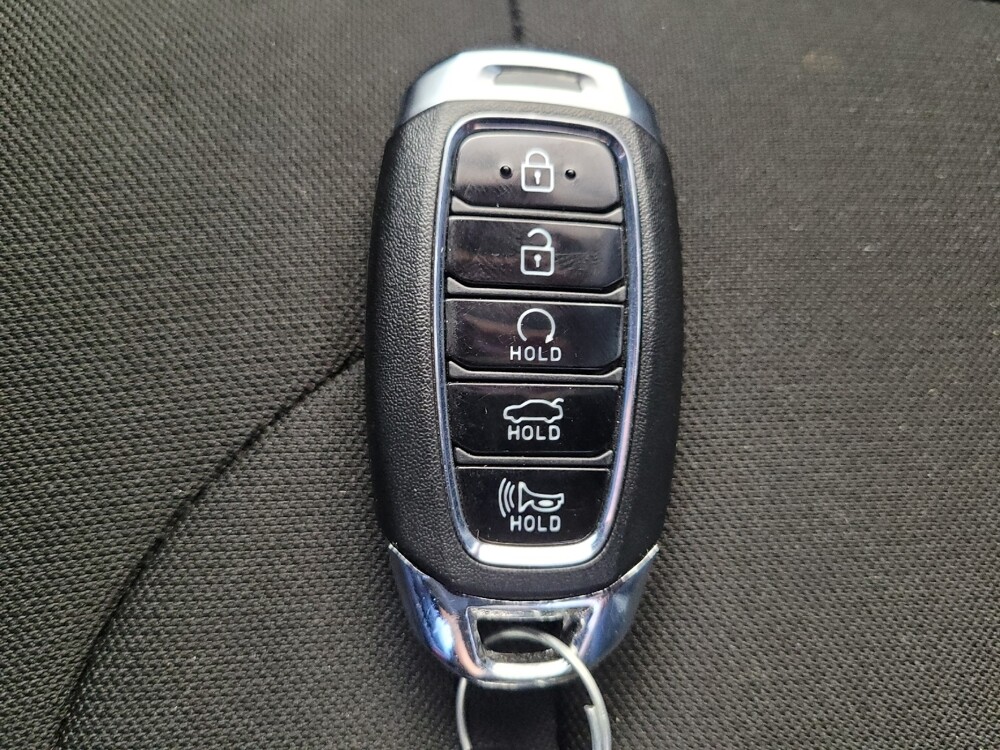 2021 Hyundai Elantra in Maple Heights, OH 44137 - 18120675 32