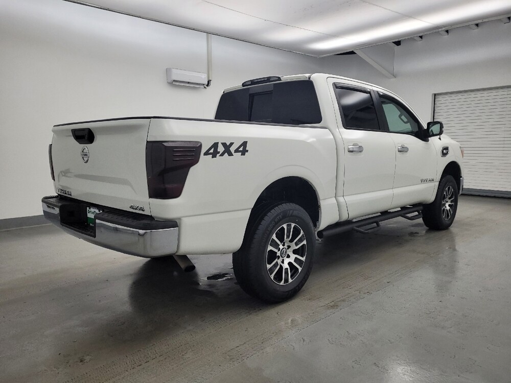 2017 Nissan Titan in Miamisburg, OH 45342 - 18120680 10