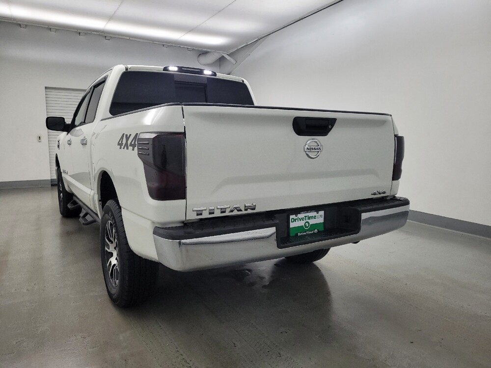 2017 Nissan Titan in Miamisburg, OH 45342 - 18120680 6