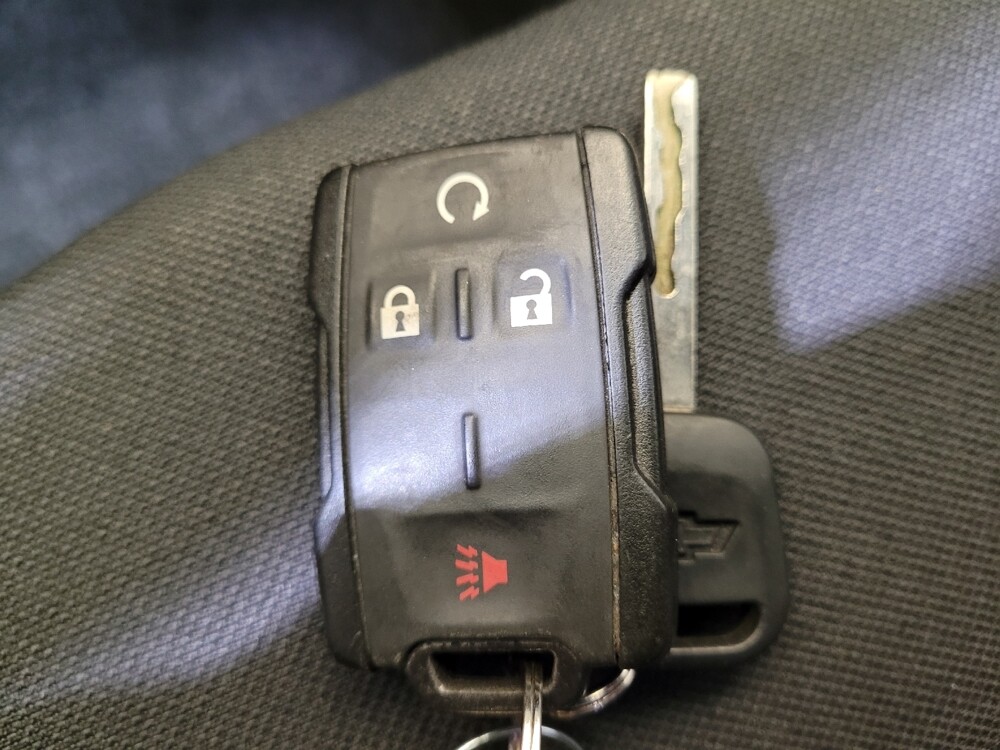 2014 Chevrolet Silverado 1500 in Cincinnati, OH 45255 - 18120685 32