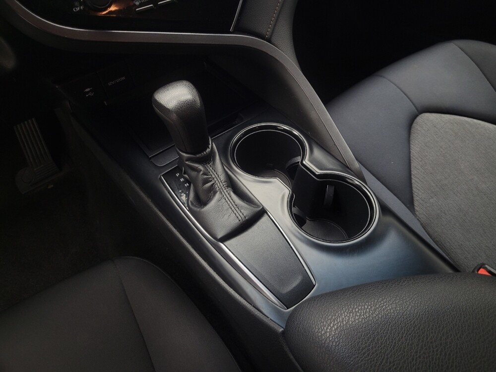 2018 Toyota Camry in Highland, IN 46322 - 18120724 26