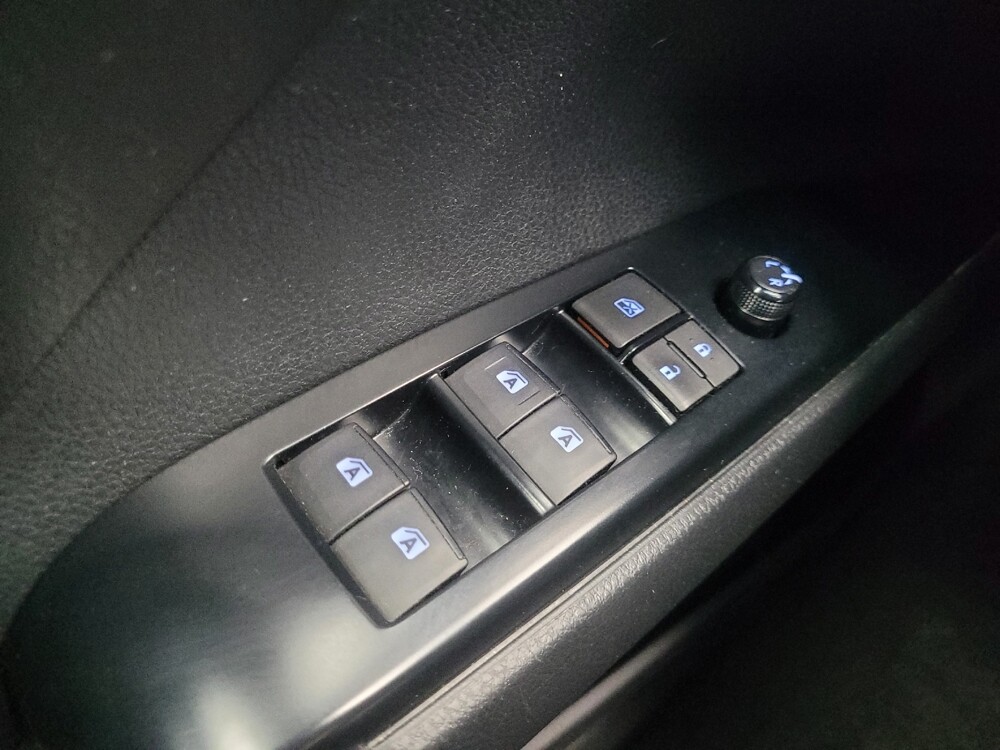 2018 Toyota Camry in Highland, IN 46322 - 18120724 27