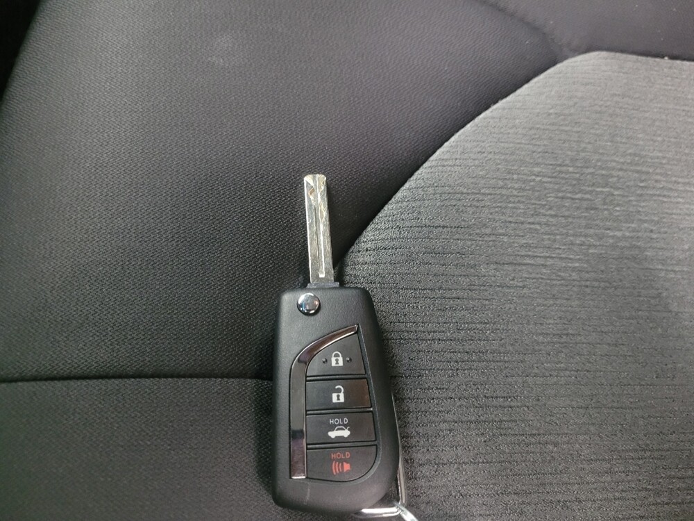 2018 Toyota Camry in Highland, IN 46322 - 18120724 32