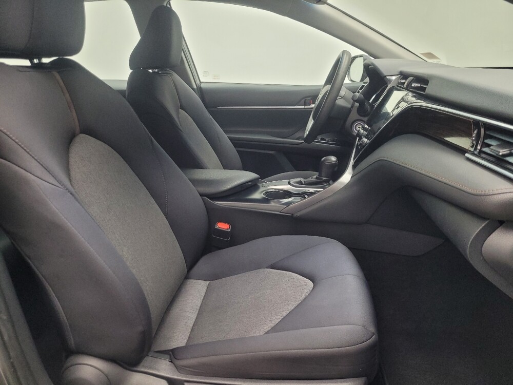 2018 Toyota Camry in Highland, IN 46322 - 18120724 21