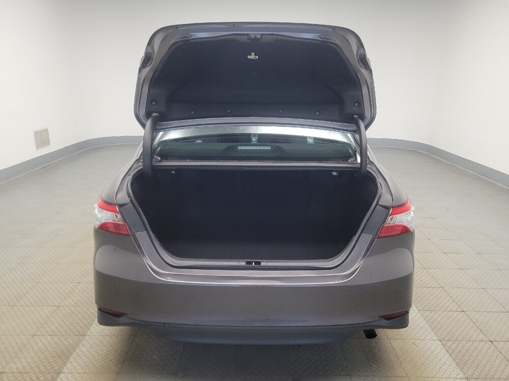 2018 Toyota Camry in Highland, IN 46322 - 18120724 29