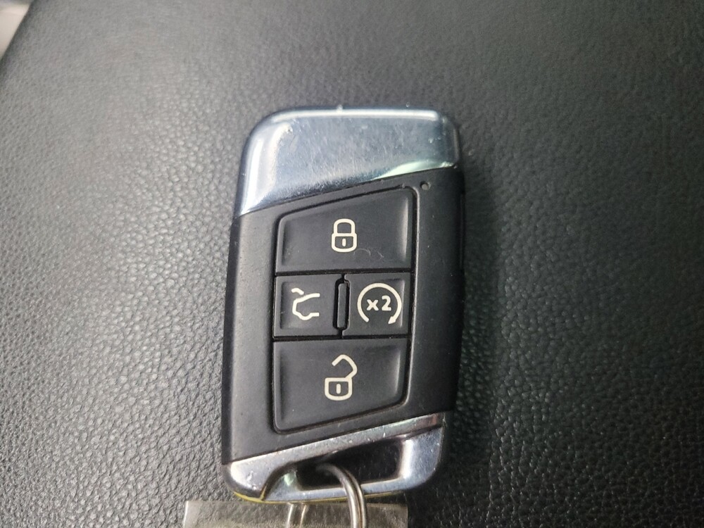 2020 Volkswagen Atlas in Ft Wayne, IN 46805 - 18120732 32