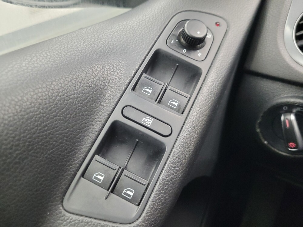 2015 Volkswagen Tiguan in Indianapolis, IN 46222 - 18120733 27