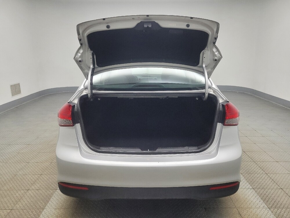 2017 Kia Forte in Indianapolis, IN 46219 - 18120736 29