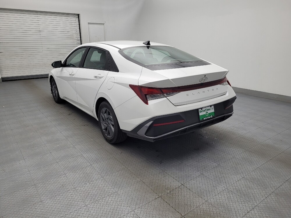 2024 Hyundai Elantra in Wilmington, NC 28405 - 18120757 5