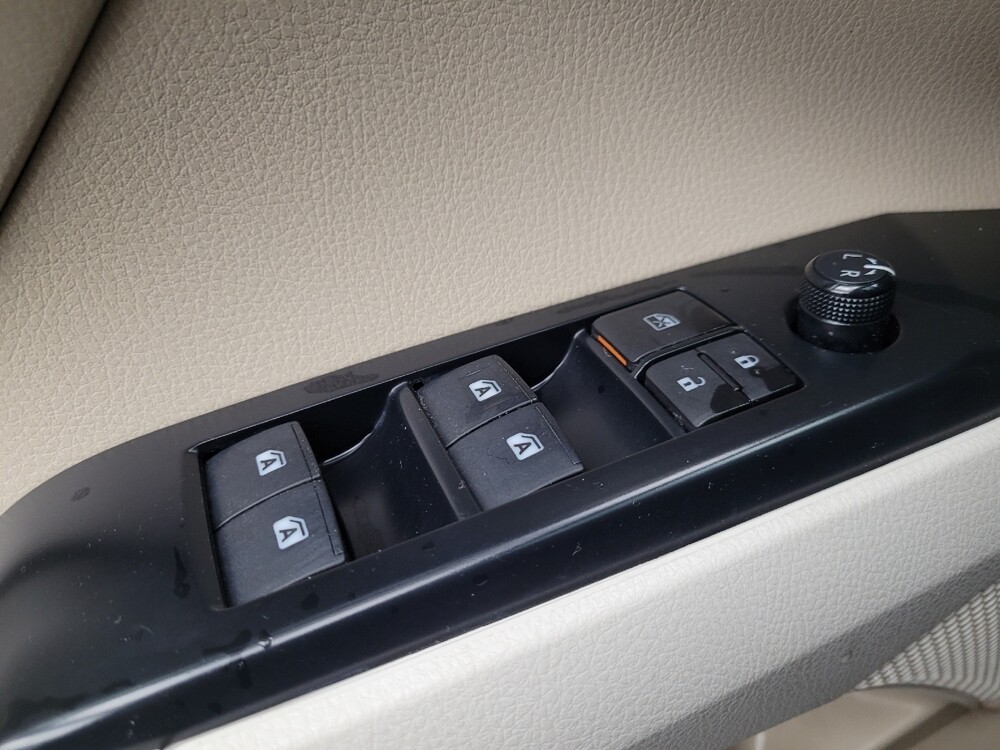 2019 Toyota Camry in Antioch, TN 37013 - 18120759 27