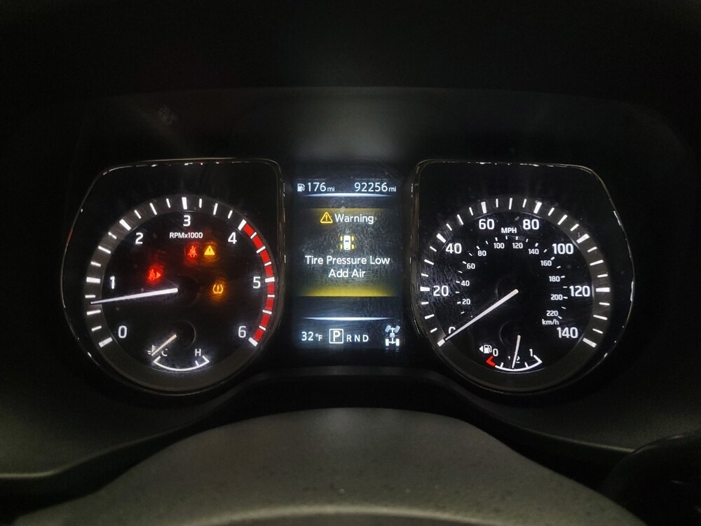 2017 Nissan Titan in Indianapolis, IN 46219 - 18120773 23