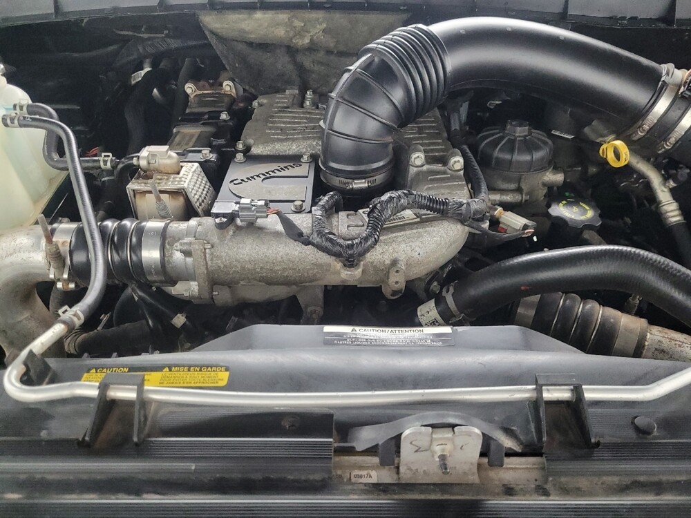 2017 Nissan Titan in Indianapolis, IN 46219 - 18120773 30