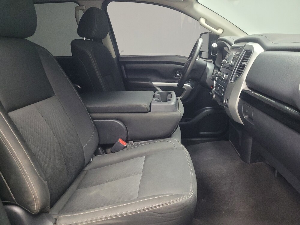 2017 Nissan Titan in Indianapolis, IN 46219 - 18120773 21