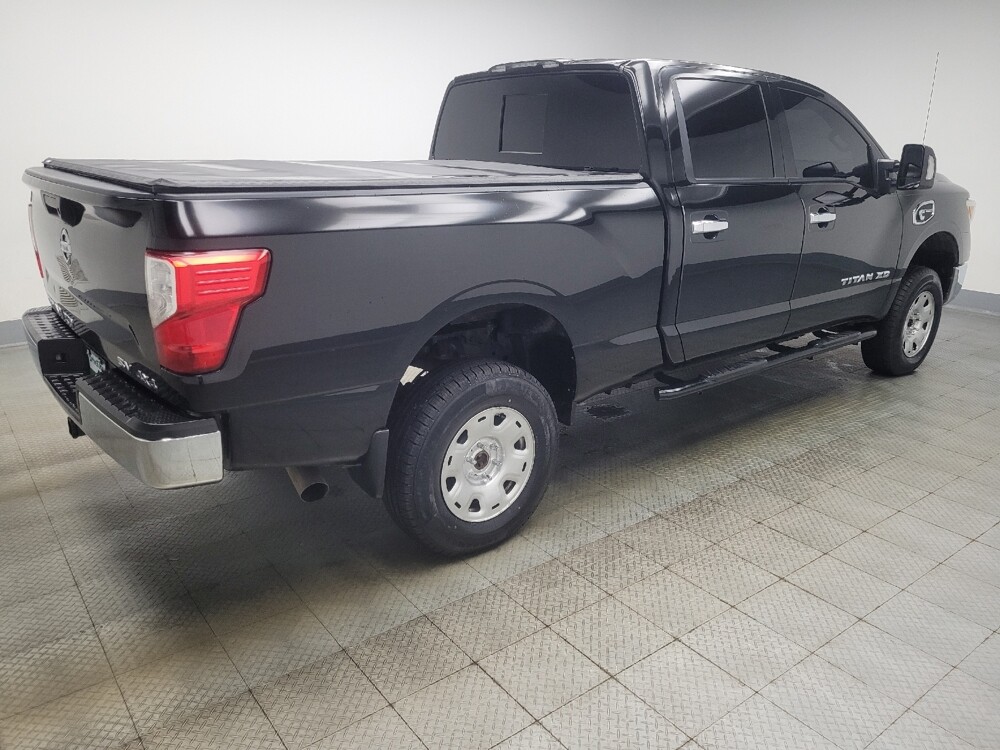 2017 Nissan Titan in Indianapolis, IN 46219 - 18120773 10