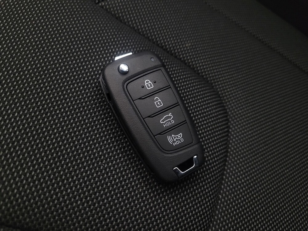 2025 Hyundai Elantra in Chandler, AZ 85225 - 18120808 32