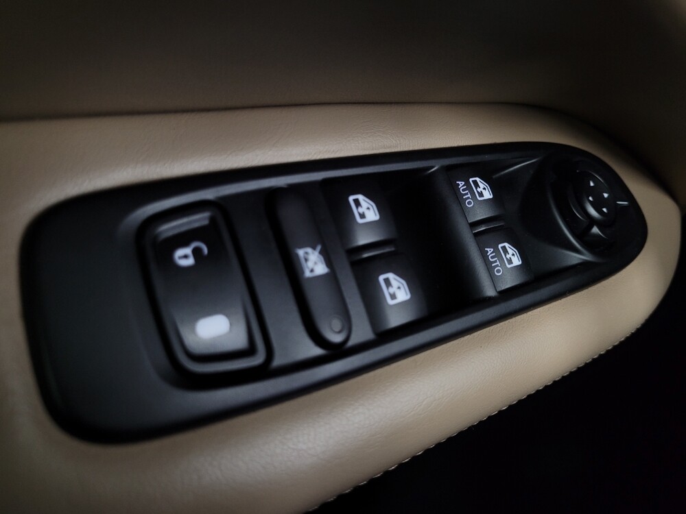 2018 Jeep Compass in Las Vegas, NV 89102 - 18120817 27