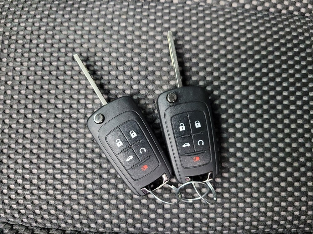 2016 Chevrolet Equinox in Grand Rapids, MI 49508 - 18120865 32