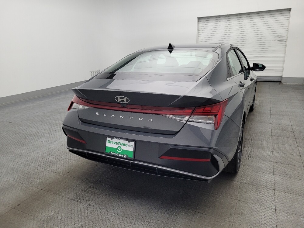 2025 Hyundai Elantra in Miami, FL 33157 - 18120876 7