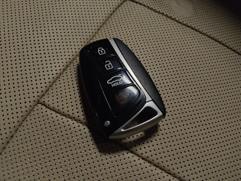 2015 Hyundai Genesis in Phoenix, AZ 85022 - 18120924 32