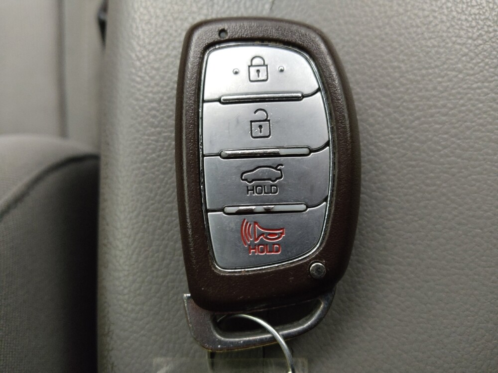 2018 Hyundai Elantra in Denver, CO 80012 - 18120931 32