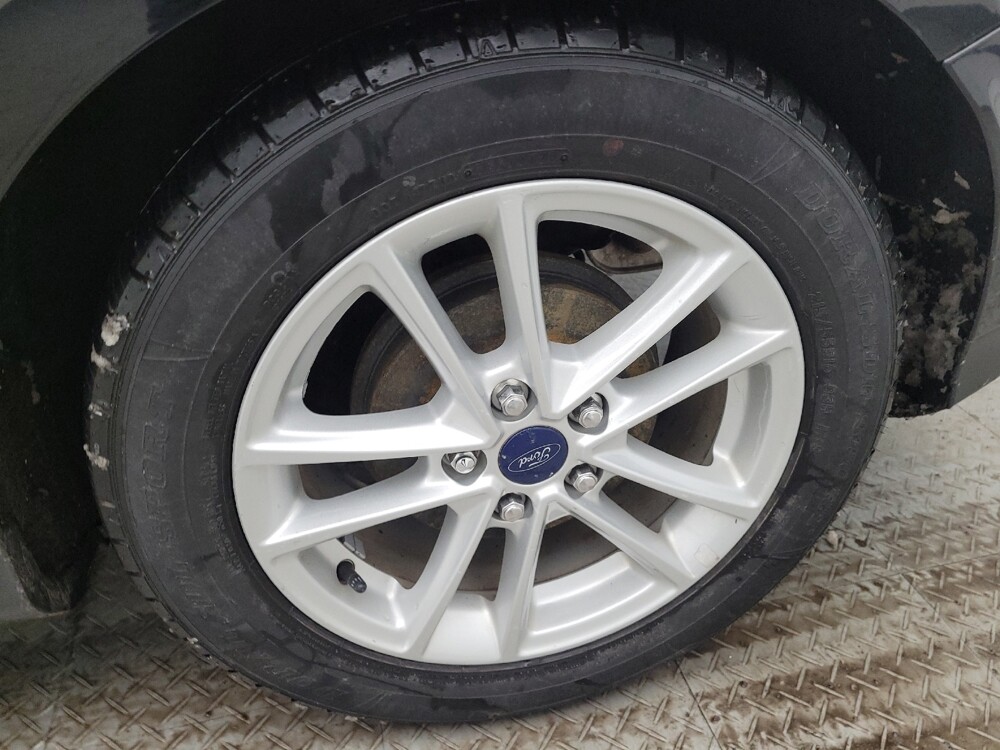 2016 Ford Focus in Toledo, OH 43617 - 18120935 31