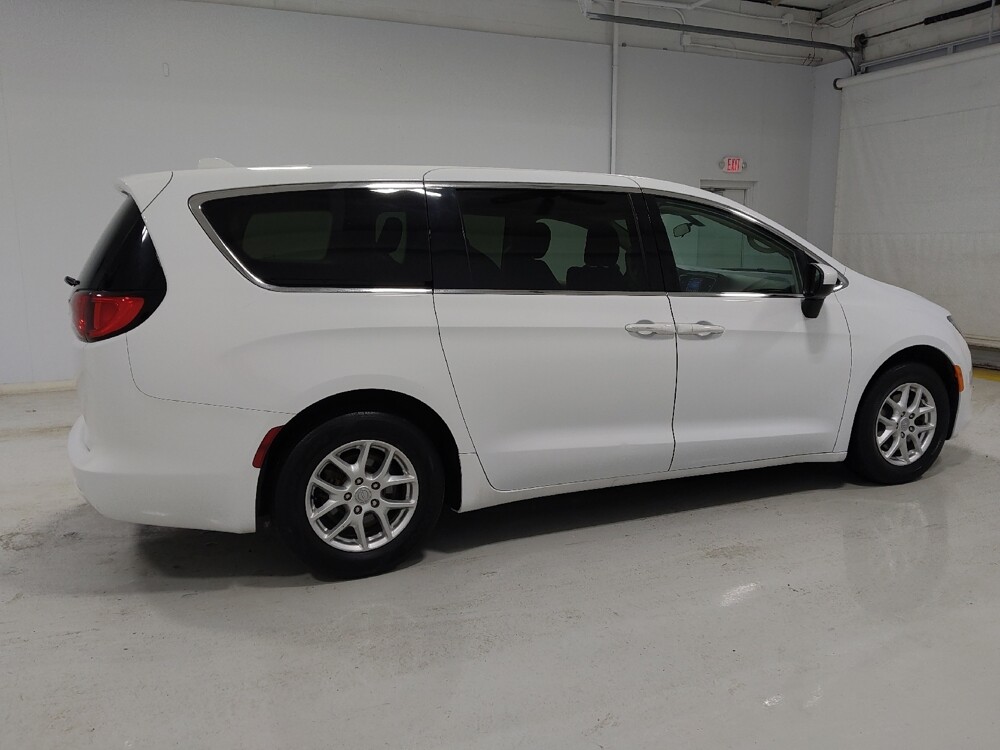 2020 Chrysler Voyager in Columbus, OH 43231 - 18120941 10