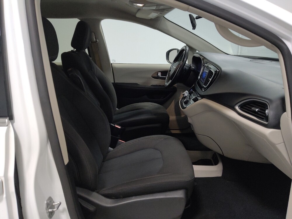 2020 Chrysler Voyager in Columbus, OH 43231 - 18120941 21