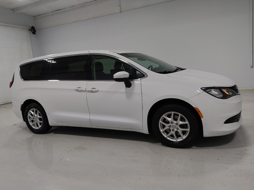 2020 Chrysler Voyager in Columbus, OH 43231 - 18120941 11