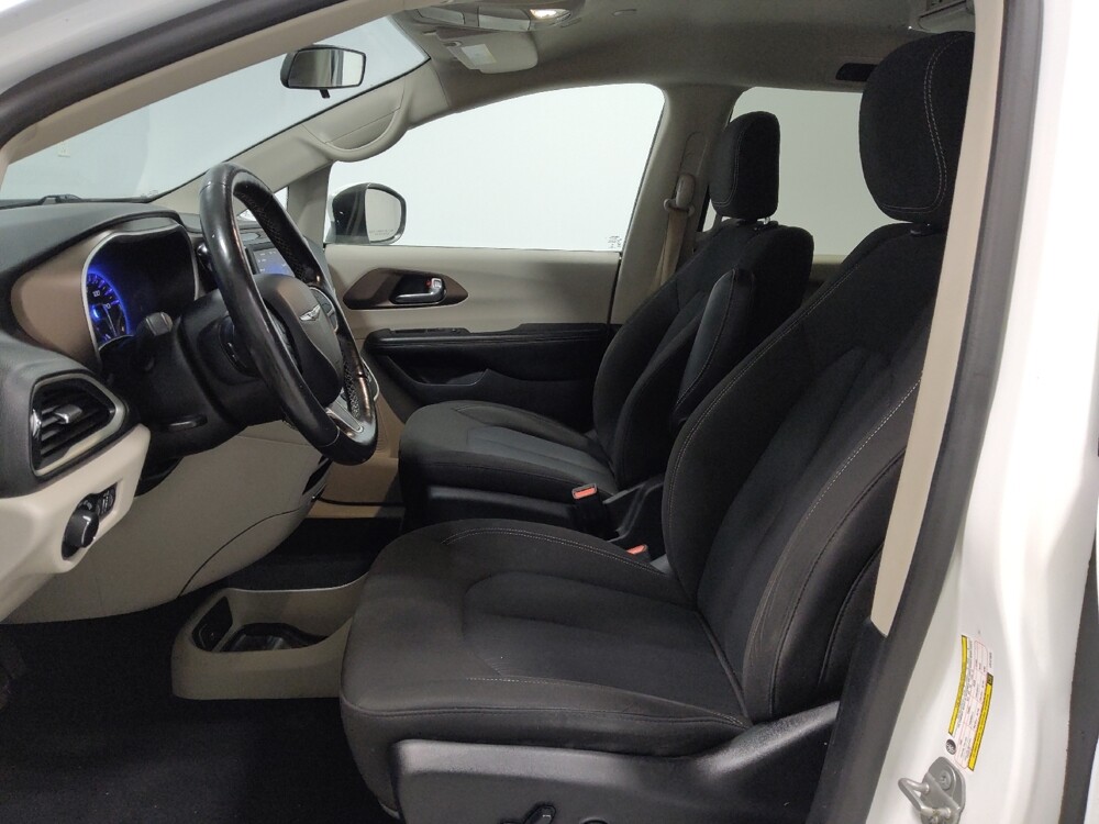 2020 Chrysler Voyager in Columbus, OH 43231 - 18120941 17