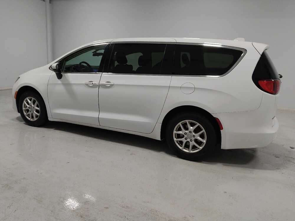 2020 Chrysler Voyager in Columbus, OH 43231 - 18120941 3