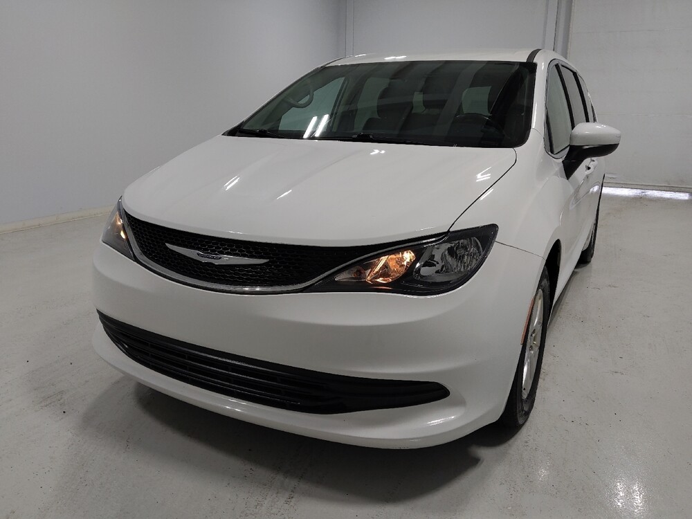 2020 Chrysler Voyager in Columbus, OH 43231 - 18120941 15