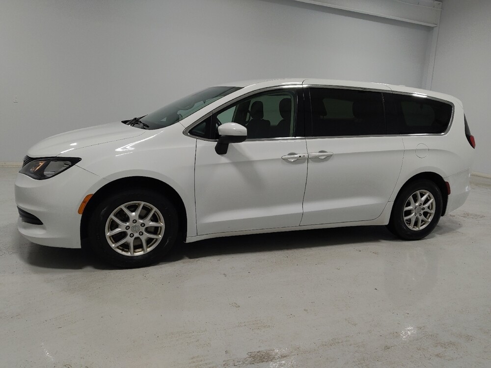 2020 Chrysler Voyager in Columbus, OH 43231 - 18120941 2