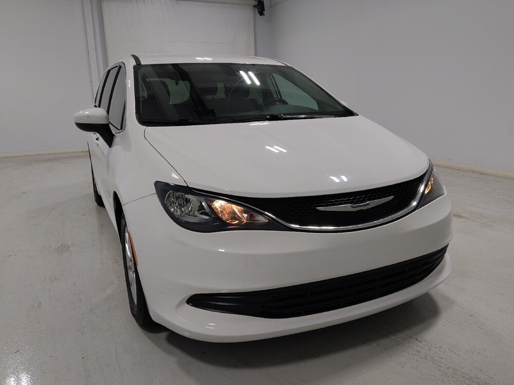 2020 Chrysler Voyager in Columbus, OH 43231 - 18120941 14